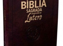 Bíblia Sagrada com reflexões de Lutero chega em novo formato