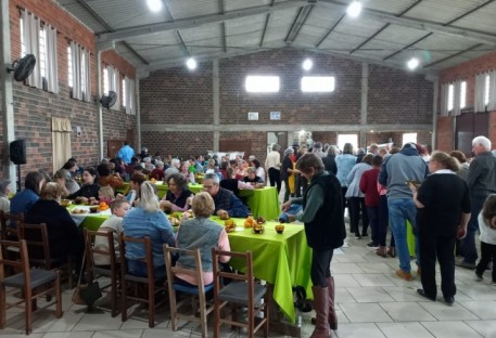 Doações arrecadadas no Café da OASE Santos Reis são entregues ao Pella Bethânia
