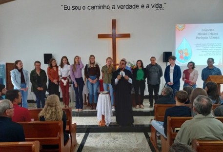 Culto paroquial de Pentecostes com instalação do Conselho do Missão Criança na Paróquia Aliança